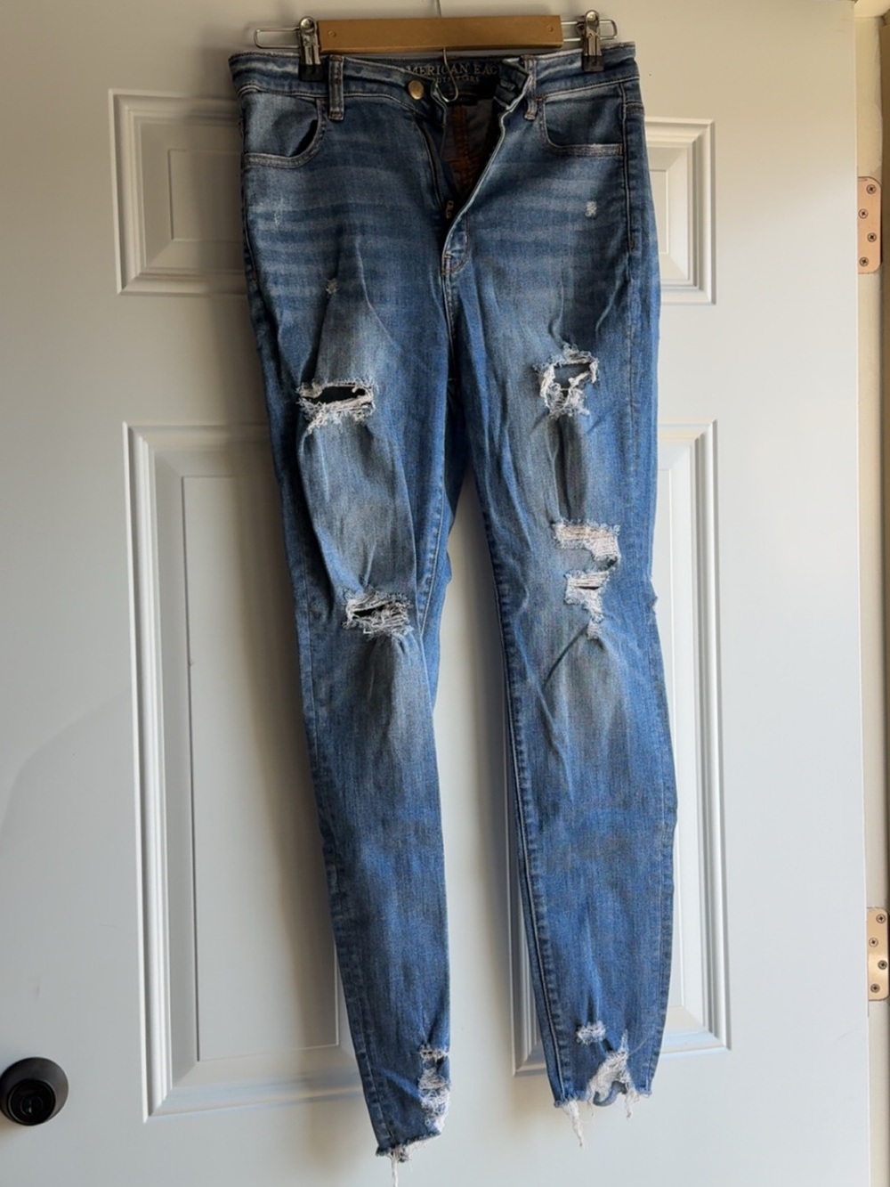 American Eagle Outfitters Light Blue Distressed Skinny Jeans